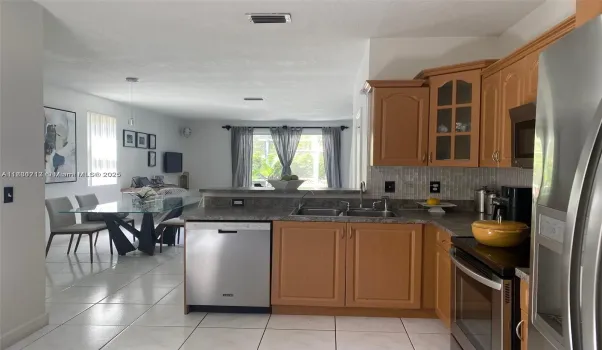 Fully Remodeled Kitchen