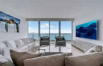 This unit and the 09 line has the best views of Miami!