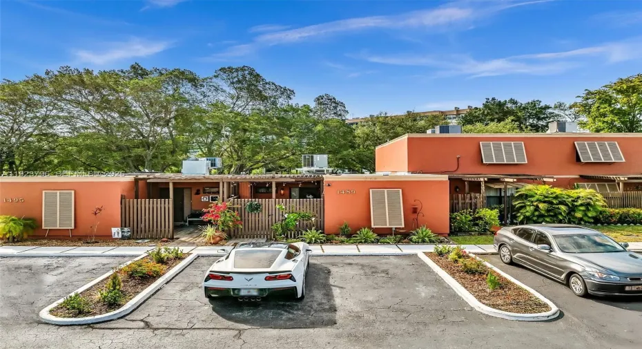 Park righ in front your home!