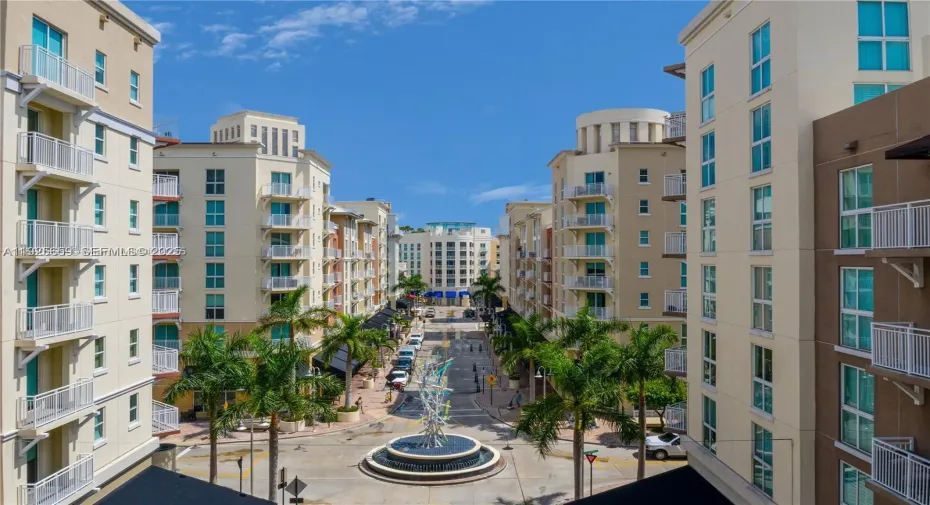 Walk to Downtown Dadeland!