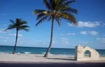 Come live at the beach!