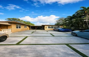 Private entry Driveway