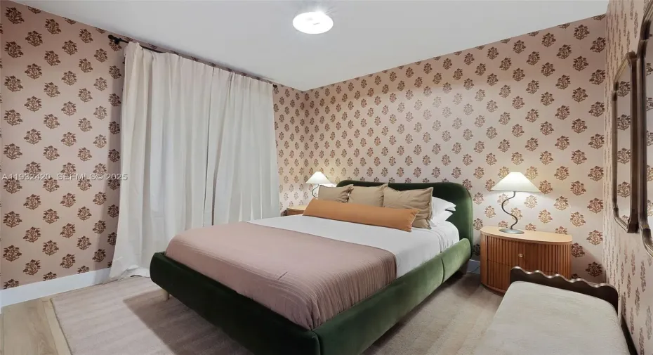 Primary Bedroom - Queen Bed