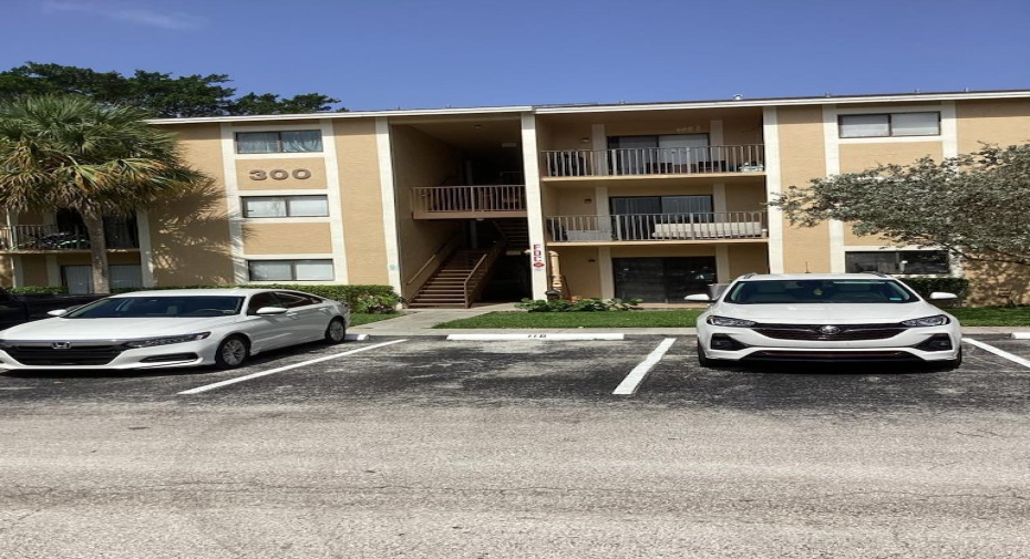 300 Palm Circle, Pembroke Pines, Florida 33025, 2 Bedrooms Bedrooms, ,2 BathroomsBathrooms,Condominium,For Sale,Palm,1,RX-10907213