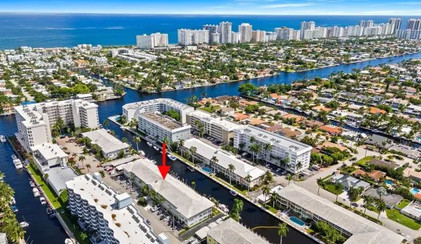 Excellent location! Steps from Kaluz, Coral Ridge Country Club & Lauderdale by the Sea!