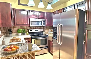 WELCOME TO YOUR NEW PLACE TO CALL HOME! BEAUTIFUL UPDATED KITCHEN WITH STAINLESS STEEL APPLIANCES virtually staged