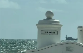 Las Olas beach