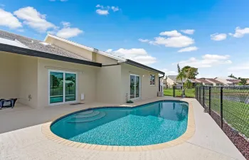 Fully Fenced - Wide Lake Views