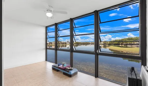 WELCOME TO PARADISE !