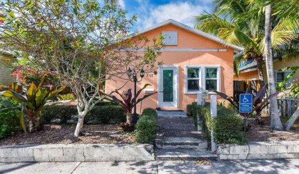 317 N D St Roseline Abreu 6-006-011-666x