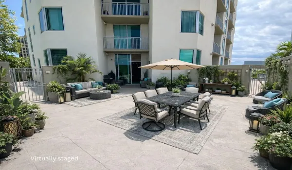Spacious lanai - very few units enjoy this outdoor space.