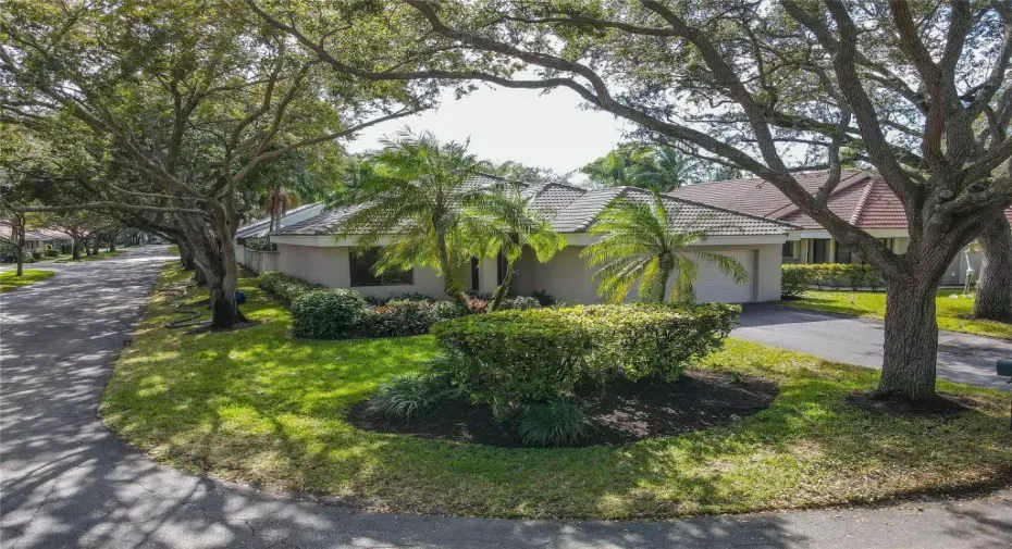 Corner lot on cul de sac