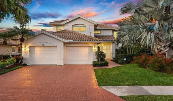 Front​​‌​​​​‌​​‌‌​‌‌​​​‌‌​‌​‌​‌​​​‌​​ Exterior