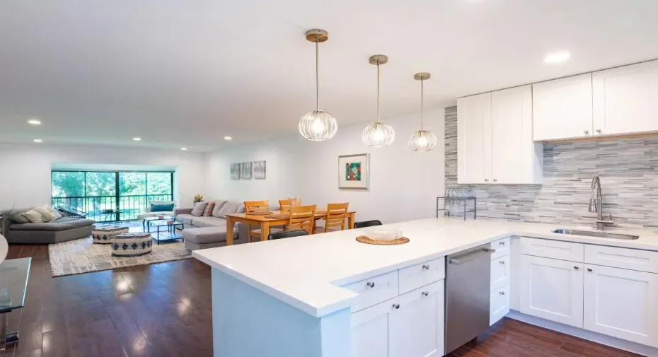 © Clark-9282 Vista Del Lago D-024