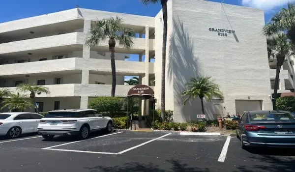 3138 Via Poinciana 417