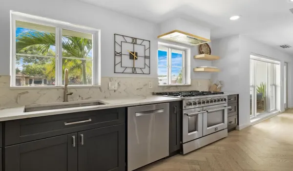 12_accutour_01 2862-ne-35th-ct_019