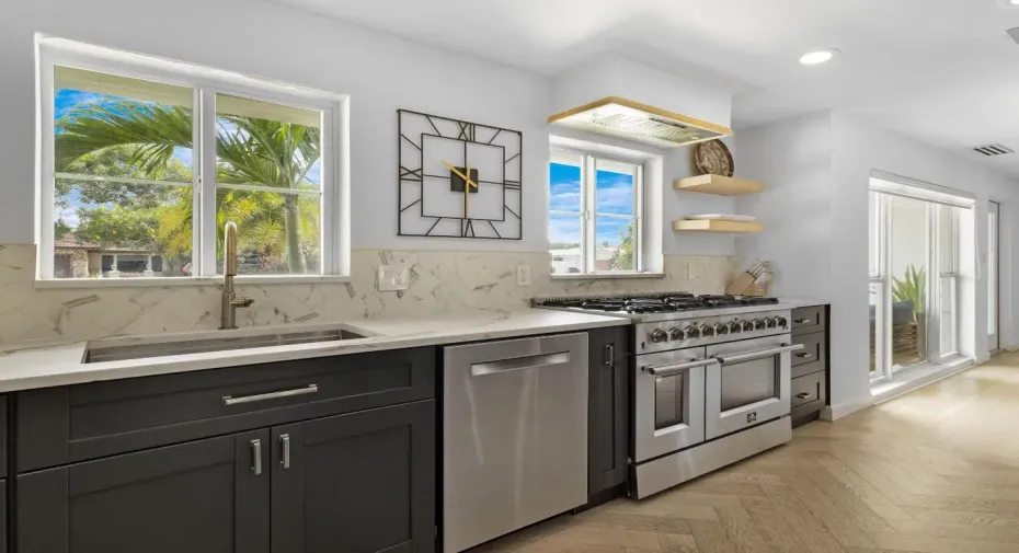 12_accutour_01 2862-ne-35th-ct_019