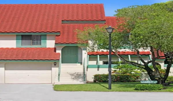 23 Lexington Ln W 23D 004