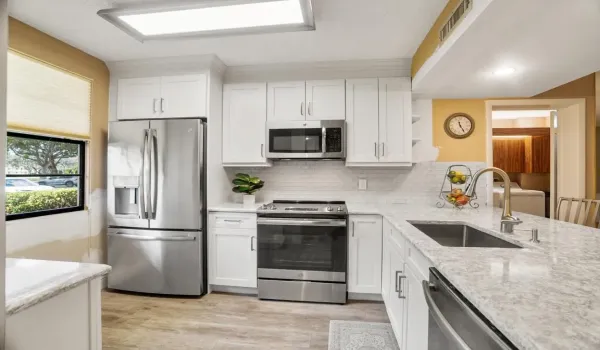 6061 BALBOA CIR #102