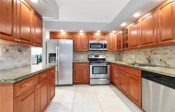 Spacious kitchen with lots of light