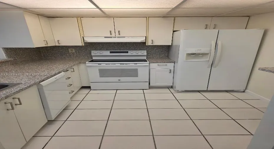 NEW STOVE, 2 DOOR REFRIGERATOR