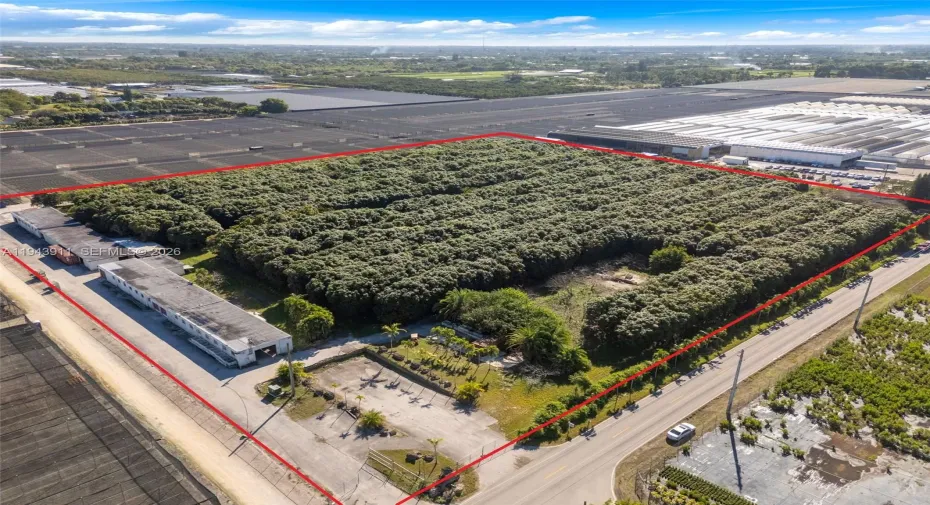 9.43 ACRE 13000 SQ FT PACKING HOUSE UP FRONT IS THE LOADING DOCK..BLDGS BEHIND 2 COOLERS THAT ARE HUGE. TOMMY AKINS MANGO GROVE FOR LEASE