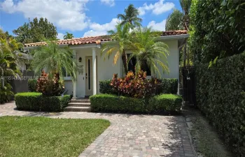 Welcome home! Conveniently located 3/2 pool home. Tropical curb appeal.