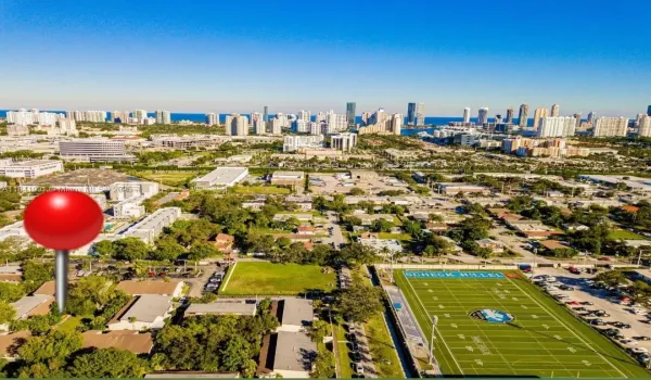 Great Location, across Aventura Mall, Short distance to the Beach, Shopping, Schools and more!