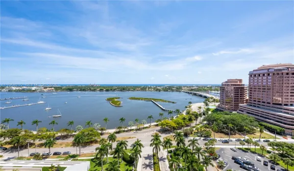  THE LIVING ROOM OVERLOOKING THE INTRACOASTAL PALM BEACH ISLAND, THE ATLANTIC OCEAN