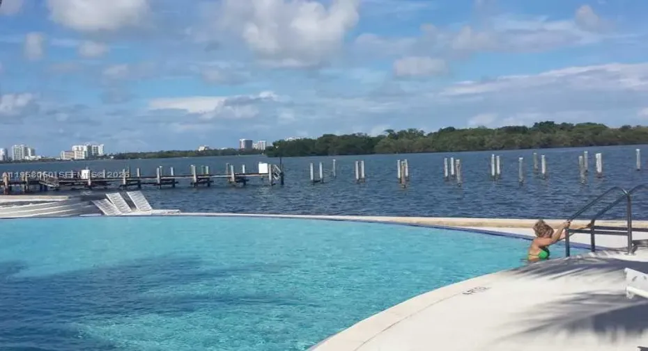 Swimming Pool/Hot Tub/Sauna