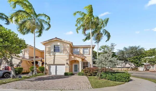 Corner location. Open and bright