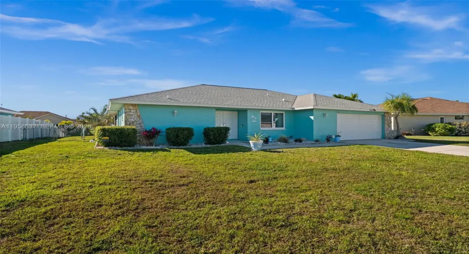 Well-kept Cape Coral waterfront home