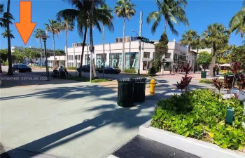 The building is in an amazing location, just 1/2 block from Lincoln Road!