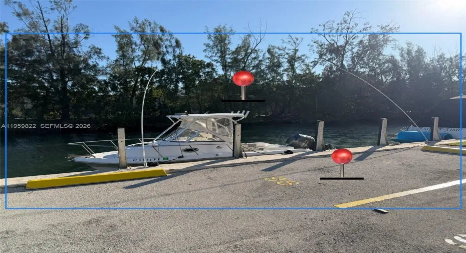 40' DEEDED DOCK
NO FIXED BRIDGES