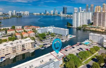 View - Enjoy gorgeous canal and Intracoastal views right from your window.