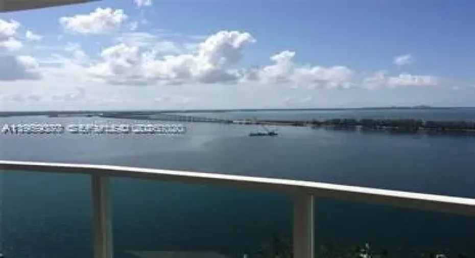 Direct bayfront views!