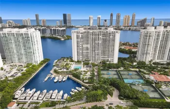 Drone view of the marina, the pool and the tennis courts.