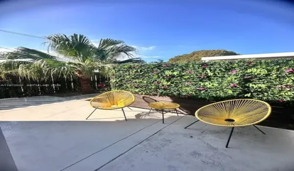 PRIVATE PATIO