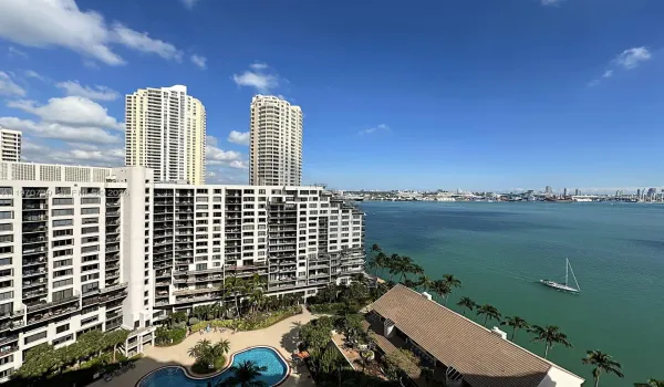 High Floor residence offers spectacular views of Biscayne Bay