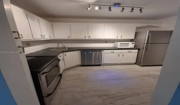 HUGE KITCHEN