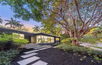 Live in Guard-Gated Morningside!