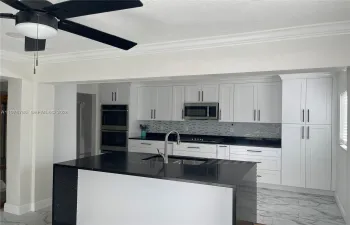 No expense spared with this kitchen renovation! Enjoy preparing meals and entertaining in this gorgeous kitchen.