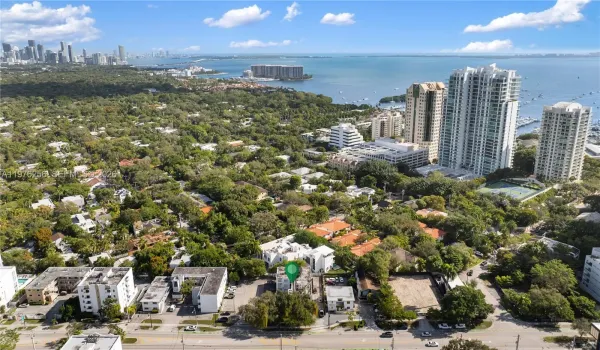 Metrorail public transportation....very close by......at the end of the street (US-1 & SW 27 Ave)