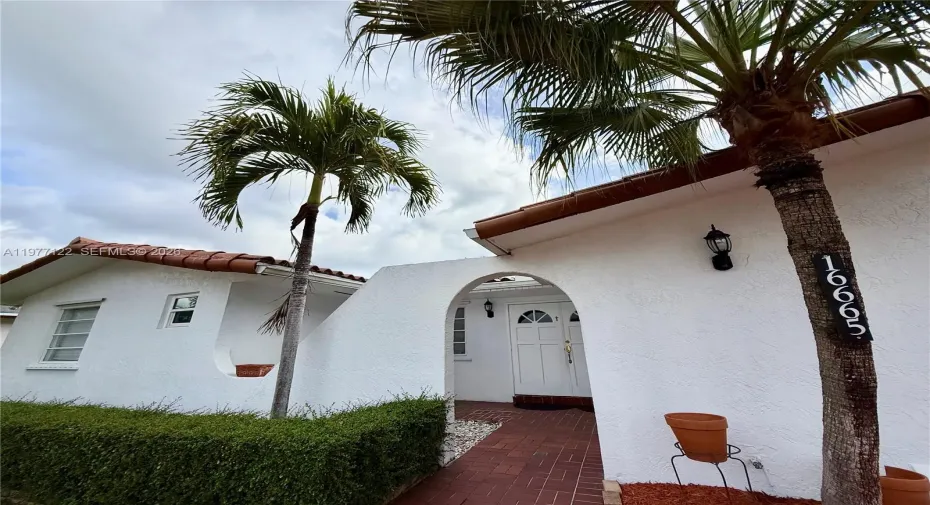 Goregous Spanish style home featuring large front patio