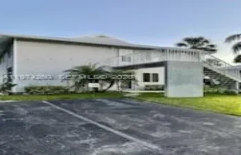 FIRST FLOOR UNIT CLOSE TO PARKING