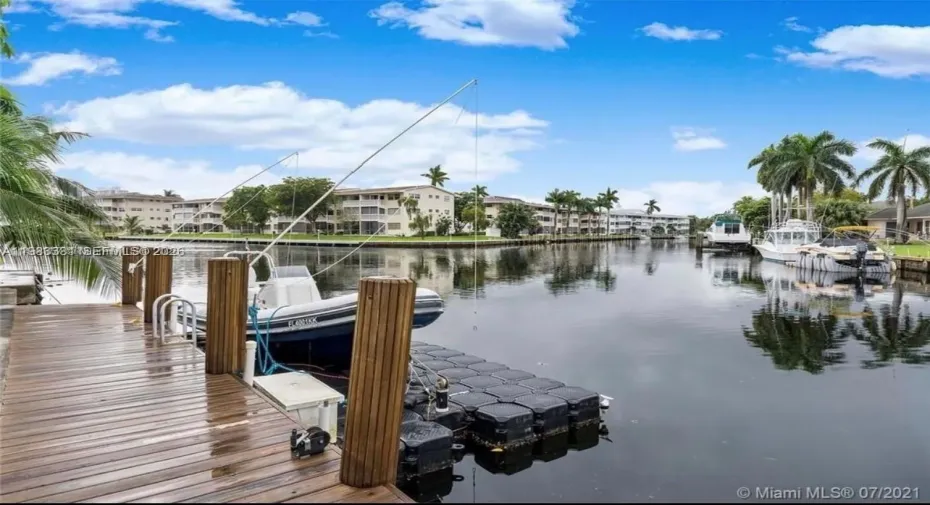 Water front property with amazing views - East Hallandale