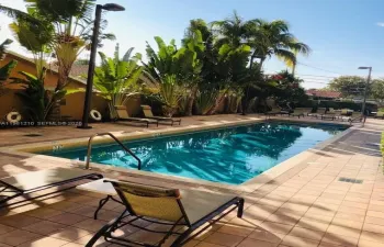 Full size Da Vinci Pool and ample seating