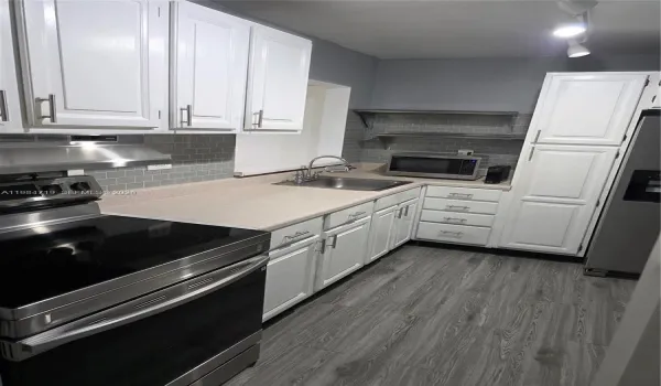 TOTALLY REMODELED KITCHEN WITH SS APPLIANCES & EXTRA PANTRY