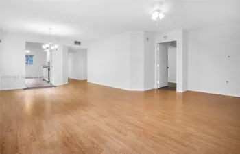 SPACIOUS LIVING/DINING ROOM