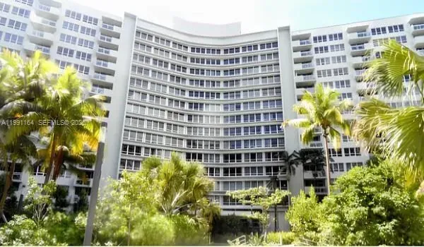 The South Tower condominium residences of Flamingo Point